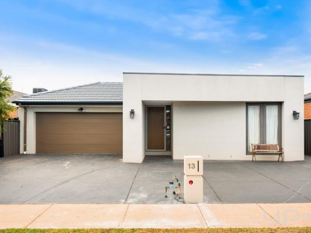 SPACIOUS FAMILY HOME IN A SOUGHT AFTER LOCATION!