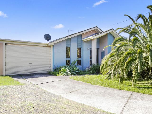 Spacious Family Home in Altona Meadows