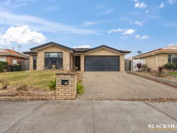 Spacious Family Home In Amaroo