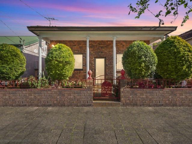 Spacious Family Home in an Ultra Convenient Location