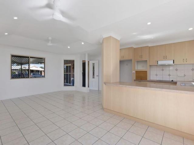 Spacious family home in Beaconsfield!