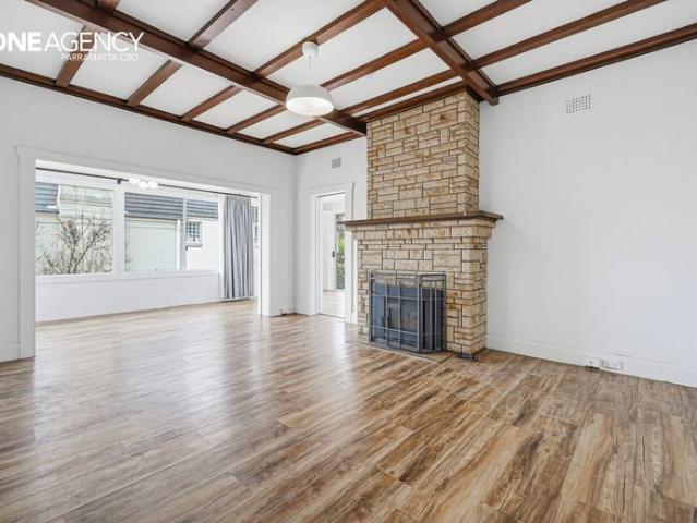 Spacious Family Home in Blue Ribbon Warrawee Location | Walk to Station