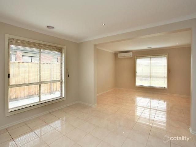 Spacious Family Home in Brookfield