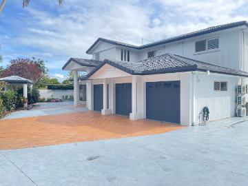 Stylish Bundall waterfront living in a Prime Gold Coast Location