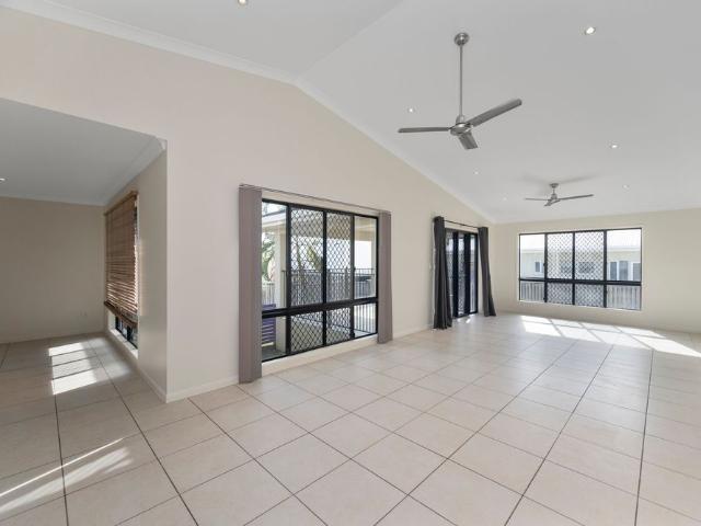 Spacious Family Home in Bushland Beach
