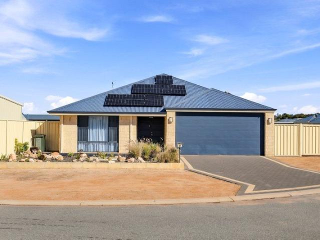 Spacious Family Home in Cape Burney