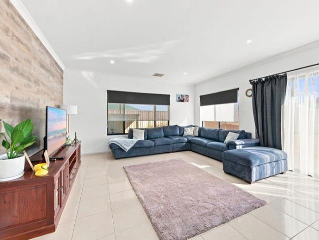 Spacious Family Home in Cape Burney
