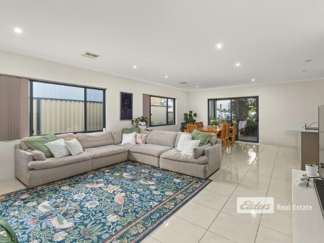 SPACIOUS FAMILY HOME IN CAREY PARK