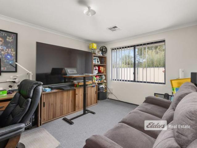 SPACIOUS FAMILY HOME IN CAREY PARK