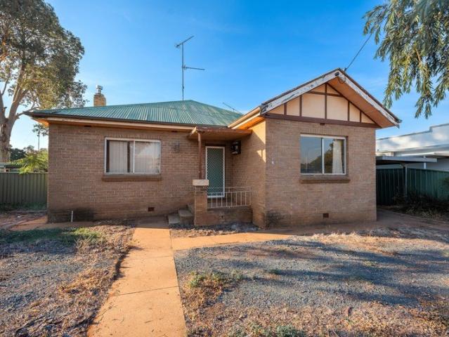 Spacious Family Home in Central Main Street Location