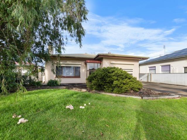 Spacious Family Home In Central Location