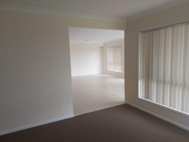 Spacious Family Home In Chisholm