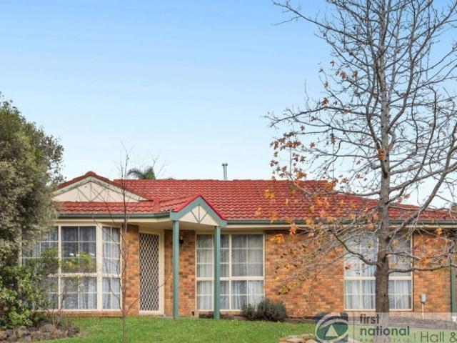 Spacious Family Home in Convenient Narre Warren Location