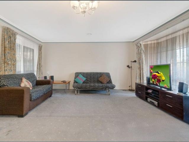 Spacious Family Home in Convenient Hoppers Crossing Location