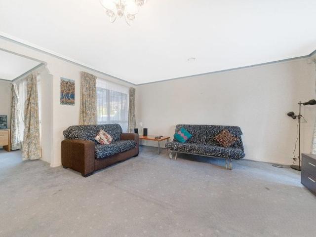 Spacious Family Home in Convenient Hoppers Crossing Location