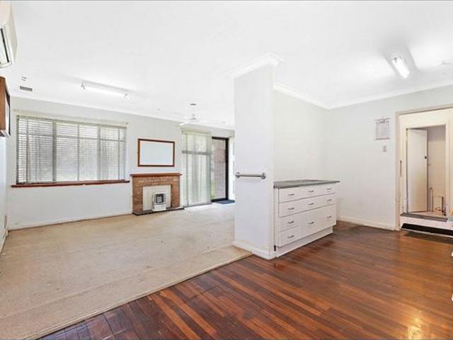 Spacious Family Home in Convenient Lynwood Location