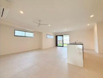Spacious Family Home in Convenient Logan Reserve Location