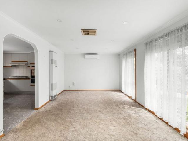 Spacious Family Home in Convenient Sunbury Location