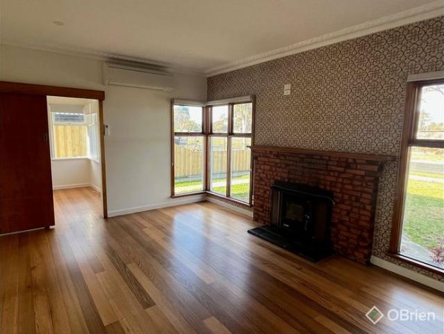 Spacious Family Home in Convenient West Bairnsdale Location