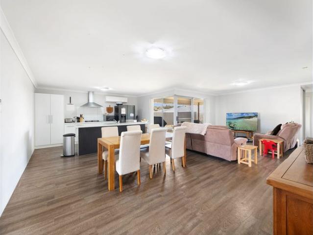 Spacious Family Home in Drummond Cove
