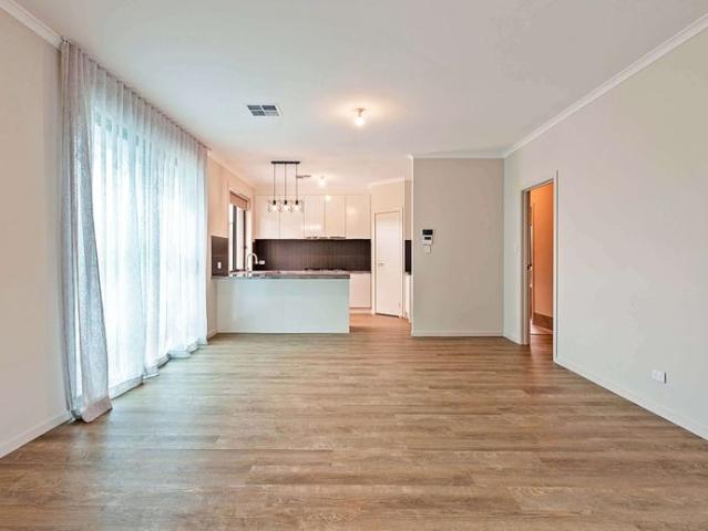Spacious Family Home in Evanston Gardens