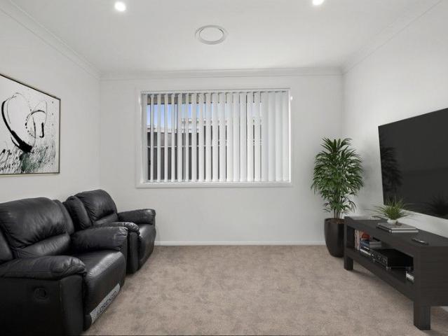 SPACIOUS FAMILY HOME IN FANTASTIC COASTAL LOCATION