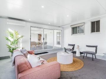 SPACIOUS FAMILY HOME IN GREAT LOCATION