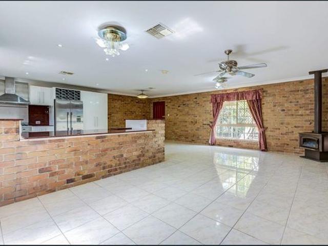 Spacious Family Home in Heart of Springwood