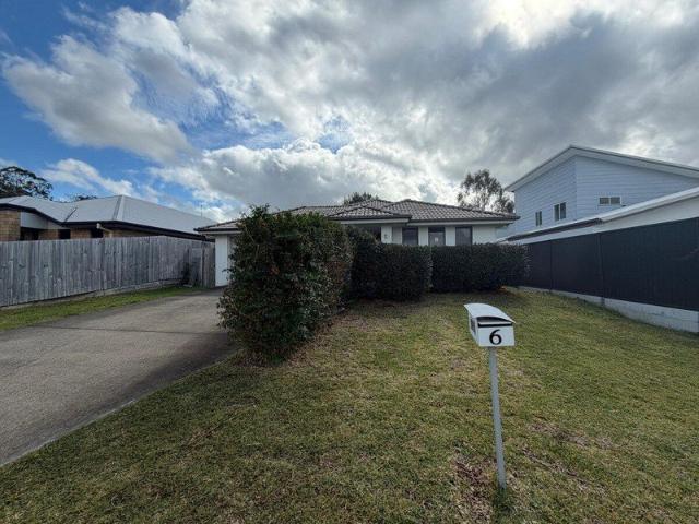 Spacious Family Home in Hillcrest $700 per week