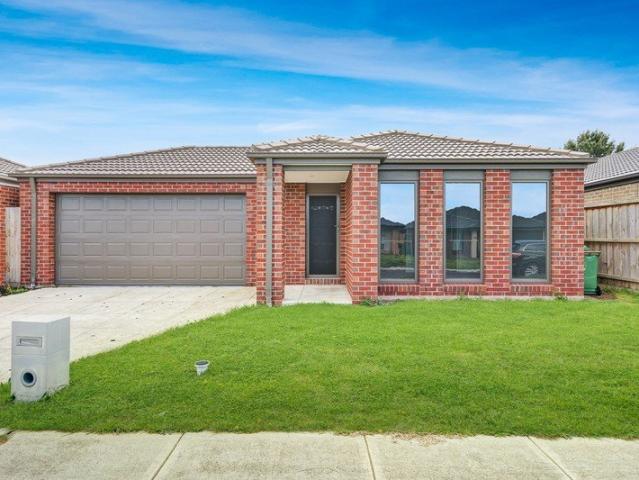 Spacious Family Home in Ideal Pakenham Location