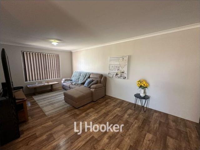 Spacious Family Home in Kingston!