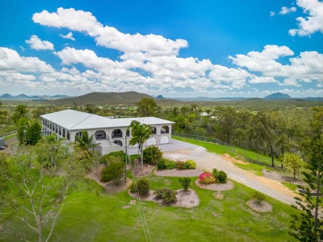 Spacious Family Home in Limestone Creek!