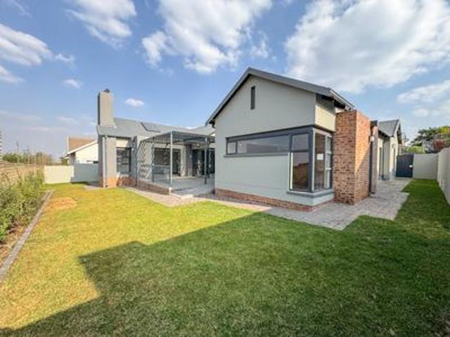 modern 3 bedroom home in retire@midstream