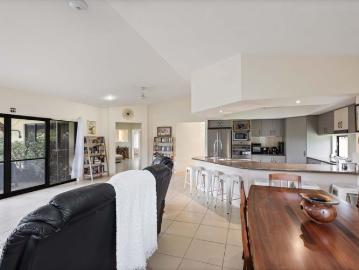 Spacious Family Home in Mossman