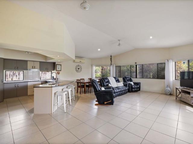 Spacious Family Home in Mossman
