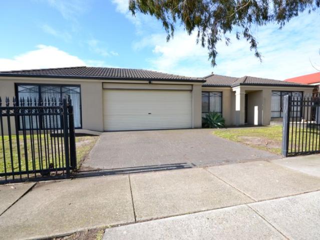 Spacious Family Home in Narre Warren South!