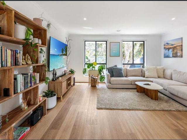 SPACIOUS FAMILY HOME IN OCEAN GROVE