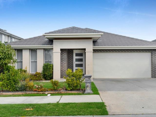 Spacious family home in Oran Park