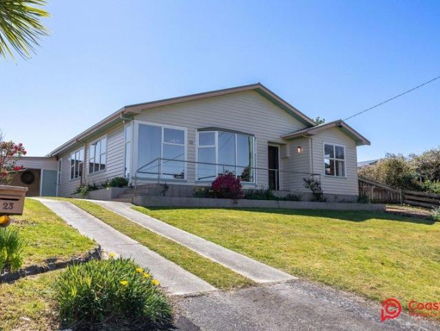 SPACIOUS FAMILY HOME IN POPULAR TURNERS BEACH