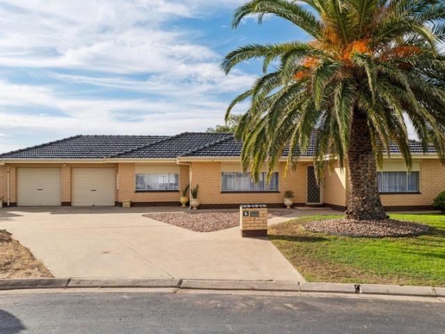Spacious Family Home in Prime West Lakes Location