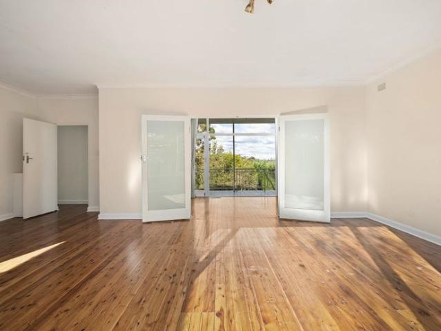 Spacious Family Home in Prime Castlecrag Location