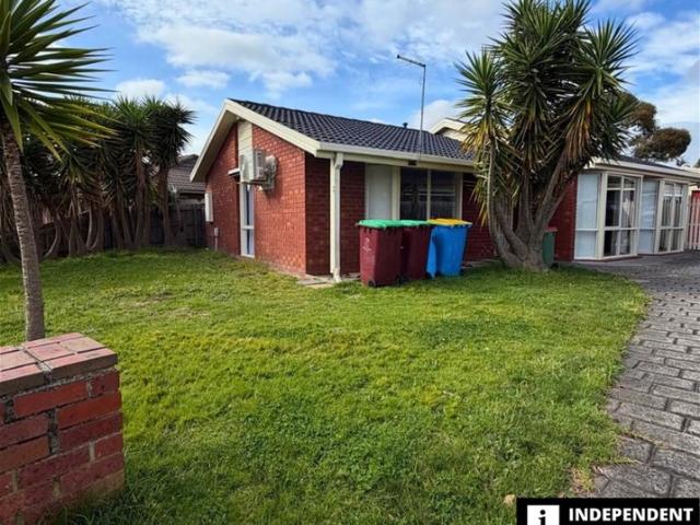 Spacious Family Home in Prime Cranbourne North Location