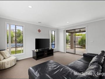 Spacious Family Home in Prime Curlewis Location