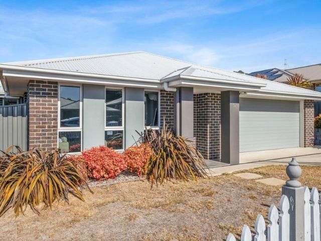 Spacious Family Home in Prime Legana Location