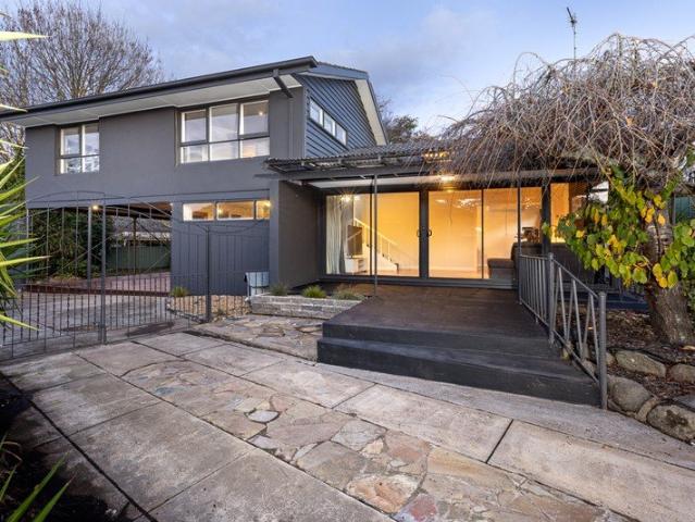 SPACIOUS FAMILY HOME IN PRIME LOCATION