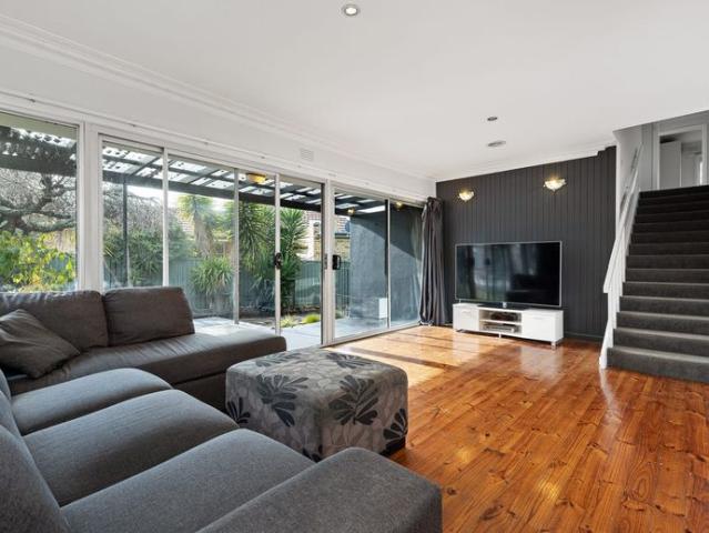 SPACIOUS FAMILY HOME IN PRIME LOCATION