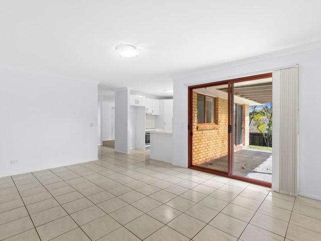 Spacious Family Home in Prime Parkwood Location – Close to Schools, Shops & Parks!