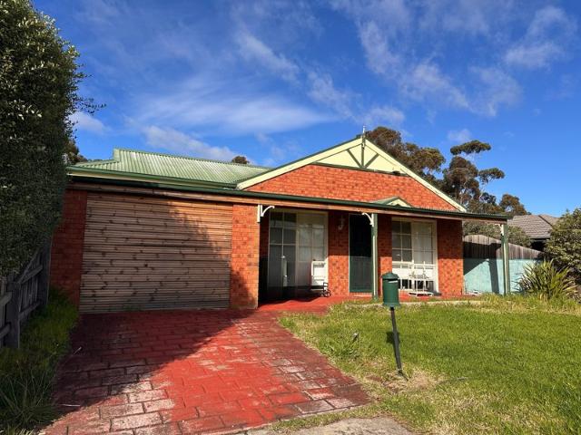 Spacious Family Home in Prime Roxburgh Park Location