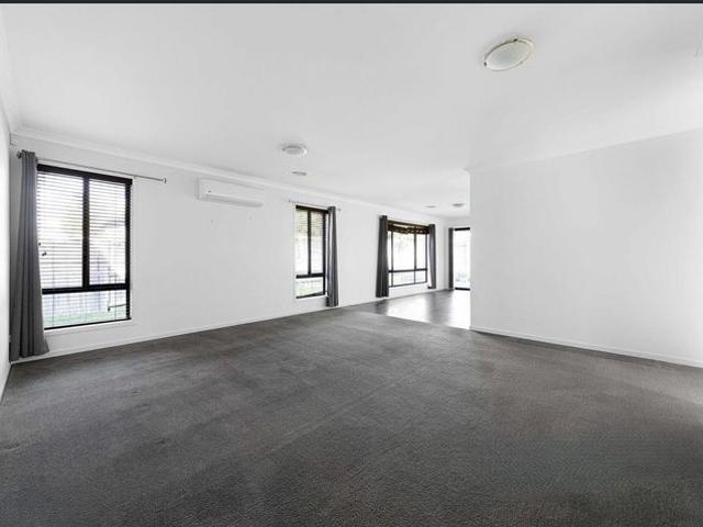 Spacious Family Home in Prime Saltwater Coast Location