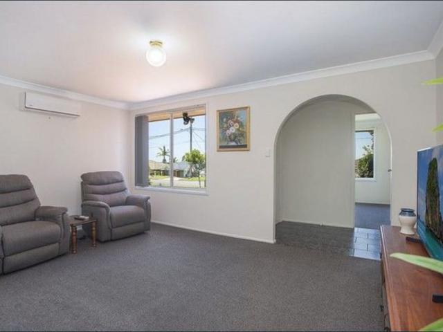 Spacious Family Home in Quiet Blue Haven Location